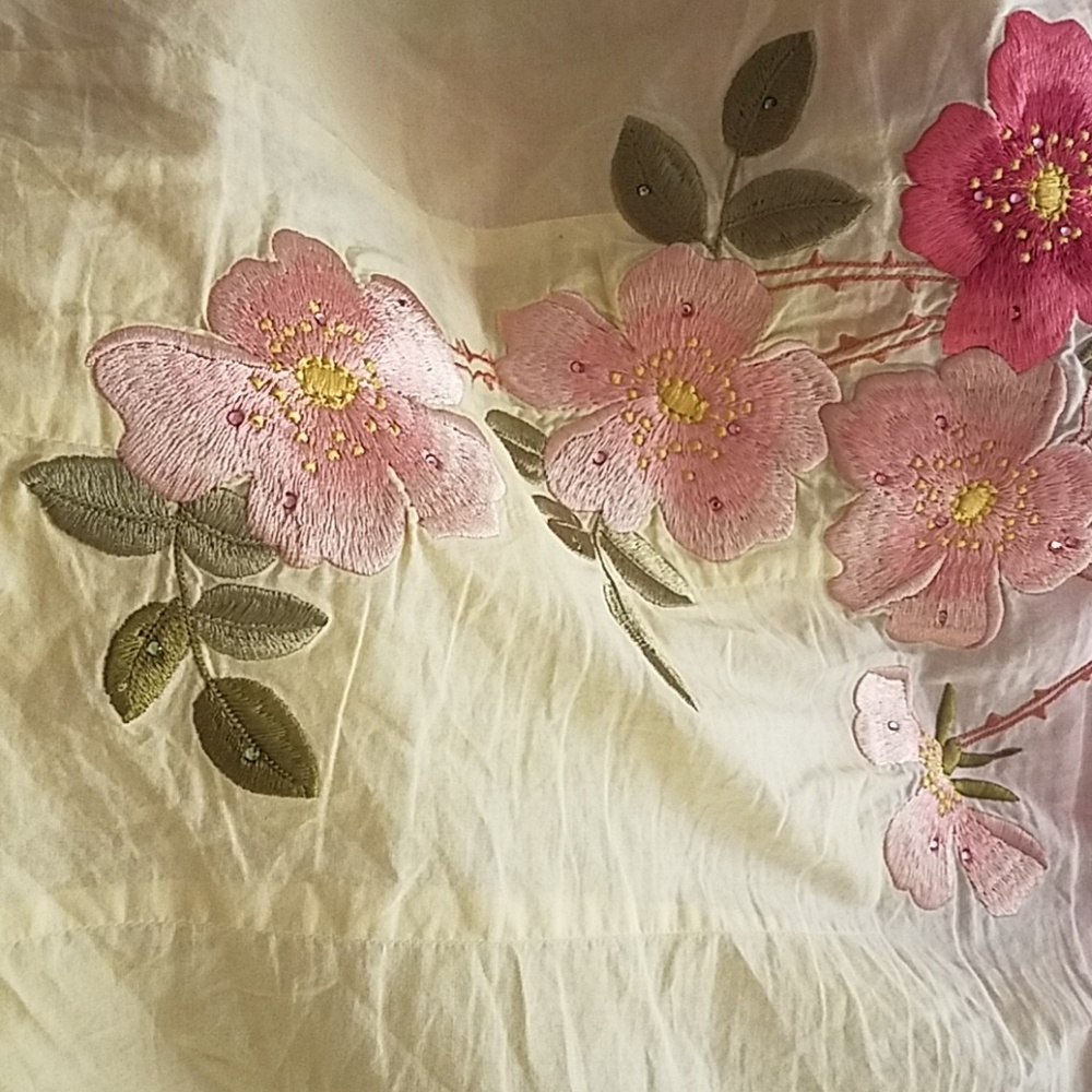 Beautiful Button Down Blouse W/Hand Embroidered F - image 4